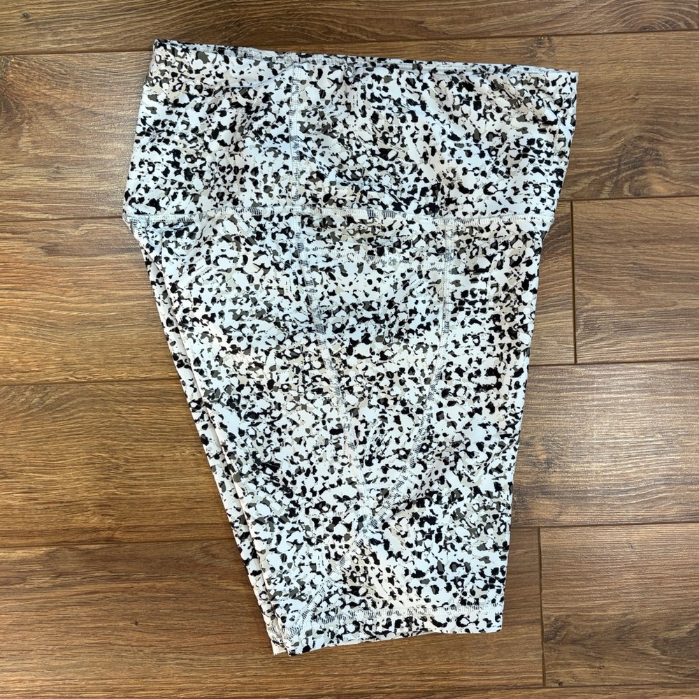 ✨3/$20✨ Old Navy High-Waisted PowerSoft Biker Shorts - Picture 4 of 5